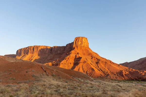 Moab Utah yakınlarındaki Castle Valley 'de manzaralı bir çöl manzarası.