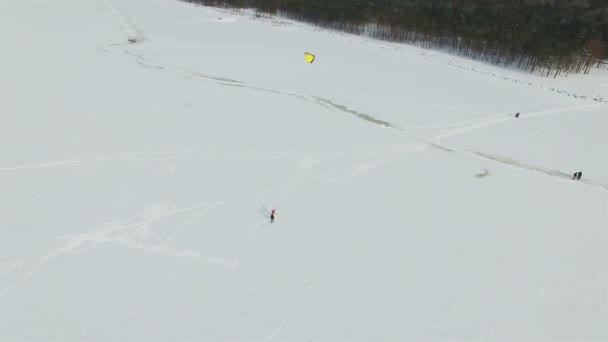 Aérea Paisaje Invernal Con Kayt Nieve Vuelo Alrededor — Vídeo de stock