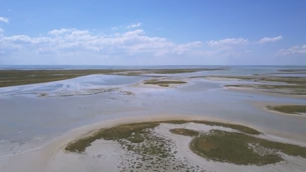 Antenne Fliegen Über Austrocknendes Meer See Heiße Sommerzeit — Stockvideo