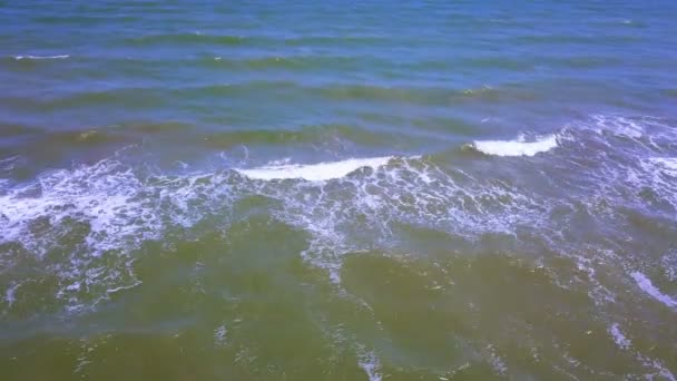 海の表面 側面飛行高さの低い — ストック動画