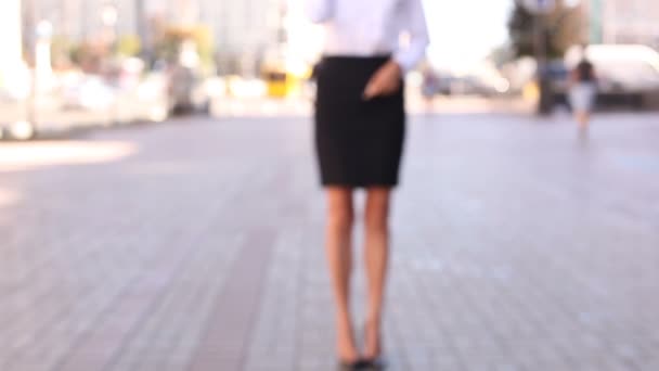 Businesswoman Stand City Talk Smartphone Approach Scene Steady Shot — Stock Video