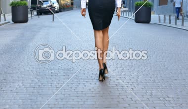  4 k. güzel cinsel bacakları iş kadını City sokak. Yüksek topuk ayakkabı