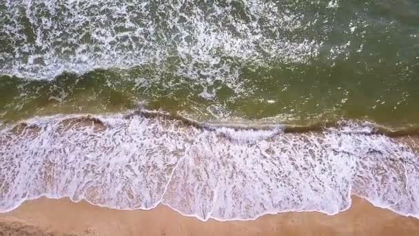 Movimento Lento Aéreo Voe Sobre Costa Oceano Com Ondas Espuma — Vídeo de Stock