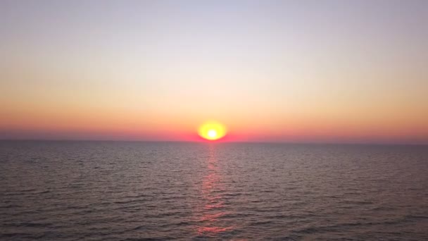 Повітряний Політ Над Океаном Поверхнею Моря Схід Сонця Морський Пейзаж — стокове відео
