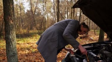        4 k. çekici seksi kadın araba sorunu yemin ederim. Karışıklık duygu, dokunmatik gage, sürekli atış