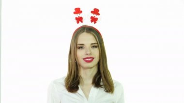 4. genç işkadını inchristmas gün kamera gülümseme kırmızı Santa şapkalı güzel