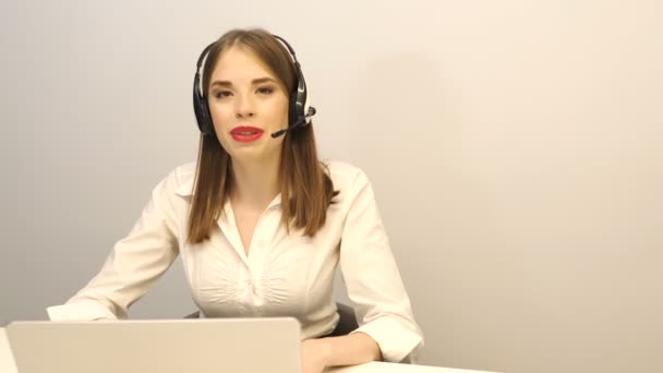 Sexy Woman Operator Customer Support Service Center Answer Call Dolly — Stockvideo