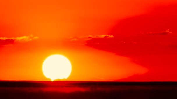 Schöner Sonnenuntergang Mit Roter Sonne Zeitraffer Ohne Vögel Rohertrag — Stockvideo