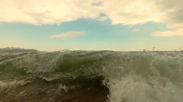 Slow Motion Sea Wave Svämmar Actionkamera Surf — Stockvideo