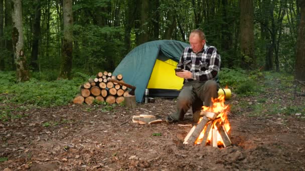 Adult Man Tourist Outdoors Tent Campfire Talking Mobile Smartphone — Stock Video