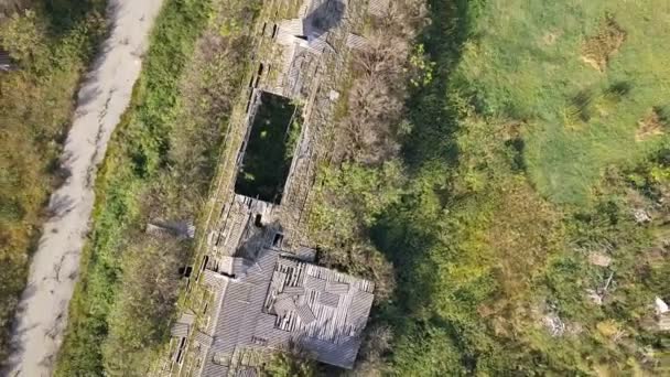 Volar Con Vuelta Destruida Granja Ganado Vacuno Superior Cámara — Vídeos de Stock