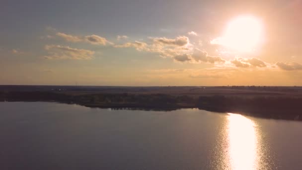 Aérea Vuela Sobre Atardecer Lago Paisaje Panorama — Vídeo de stock