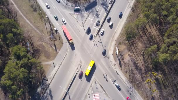 Повітряний Проведіть Перехрестя Дорозі Автомобілем Вид Зверху — стокове відео