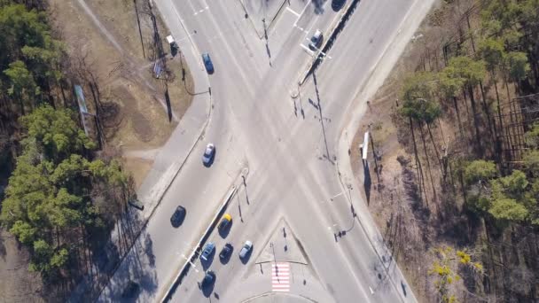 Повітряний Над Дорожнім Перехрестям Автомобілем Вид Зверху — стокове відео