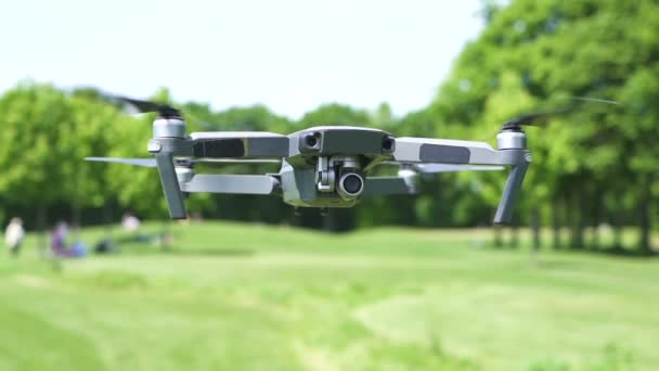Ralenti Mouche Moderne Drone Contre Ciel Les Branches Scene — Video