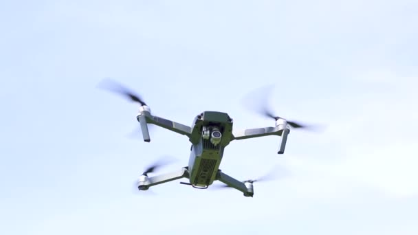 Ralenti Mouche Moderne Drone Contre Ciel Les Branches Scene — Video