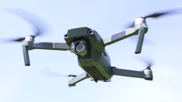 Yavaş Çekim Modern Drone Gökyüzüne Karşı Sinek Sahne — Stok video