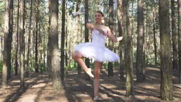 Mulher Habilidade Atraente Bailarina Tutu Dançando Floresta Beleza Dança Balé — Vídeo de Stock