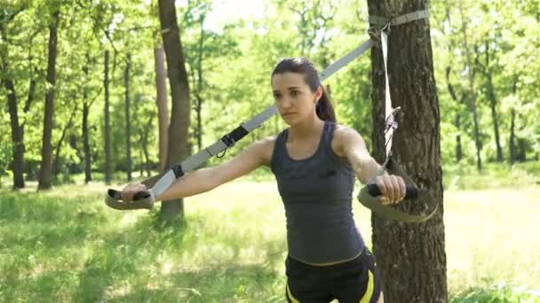 Young Sporty Woman Doing Exercises Trx Outdoors Summer City Park — Stock Video