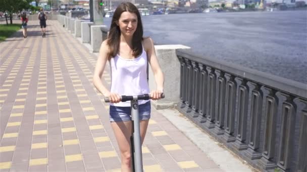 Pretty Smiling Young Girl Riding Electric Scooter City Area Стойкий — стоковое видео