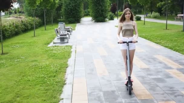 Young Long Hair Girl Riding Electric Scooter City Park Area — Stockvideo