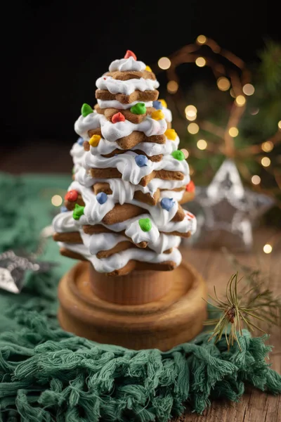 Pão Gengibre Assado Árvore Natal Fundo Madeira Close Com Açúcar — Fotografia de Stock