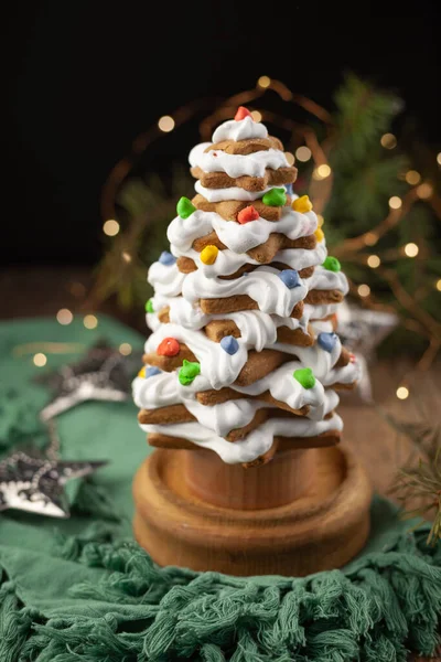 Baked Gingerbread Christmas Tree Wooden Background Close Icing Sugar Snow — Stock Photo, Image