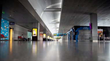 Borispol, Ukrayna - 23 Haziran 2020: Boryspil Uluslararası Havaalanı. Resepsiyon. Coronavirüs salgını nedeniyle boş havaalanı binası.