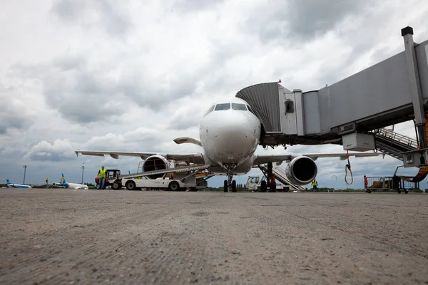 Україна Київ Міжнародний Аеропорт Бориспіль Літак Grhr Airbus A319 Авіакомпанія — стокове фото