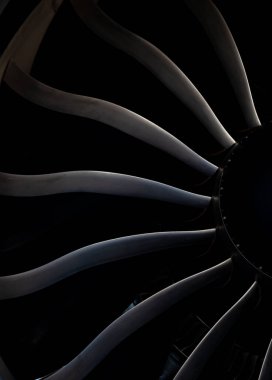 Uçak jet motorunun türbin bıçakları. Türbinlerin motorunu kapatın. Havacılık Teknolojileri. Bakım sırasında uçak jeti detayı. Geçmişi. Makro.