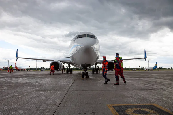 Україна Київ Липня 2020 Пасажирські Літаки Boeing 737 800 Наступного — стокове фото