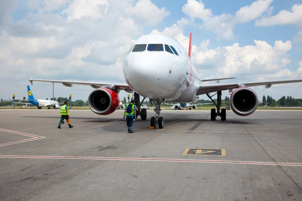 Київ Україна Червня 2020 Airbus A320 214 Чеські Авіалінії Heu — стокове фото