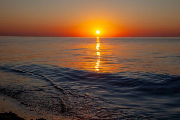 Θαλάσσια Κάπα Κύματα Και Σερφ Ηλιοβασίλεμα Και Αυγή Στη Θάλασσα — Φωτογραφία Αρχείου