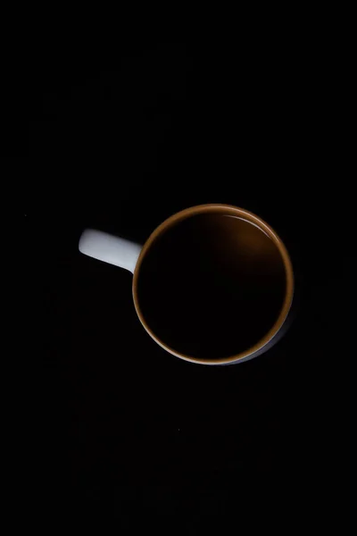 Gran Taza Sobre Fondo Negro Hermosa Foto Tazas — Foto de Stock