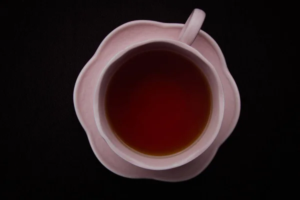 Keramische Teetasse Auf Schwarzem Hintergrund Vorhanden Rosa Tasse Mit Schwarzem — Stockfoto