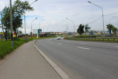 Şehrin dışındaki fotoğraf taşıma otoyolu.