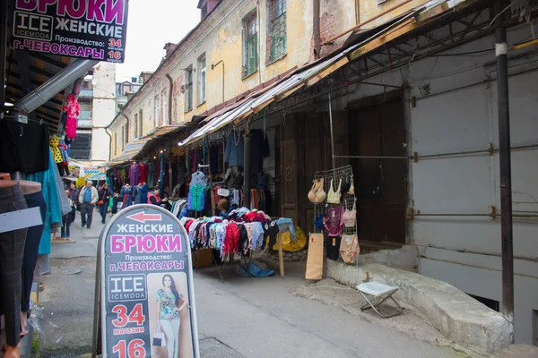 Rusya, St. Petersburg-21 Ağustos 2020 Fotoğraf Pazarı şehir merkezi, Apraxin Yard