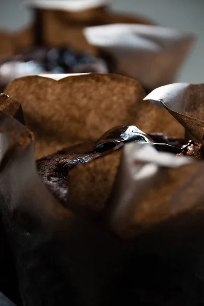 Foto Chokladmuffins Mörk Stenskiva — Stockfoto