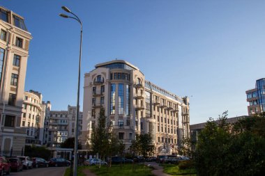 Rusya, St. Petersburg-21 Eylül 2020: Apartman binalarıyla çekilmiş şehir fotoğrafı