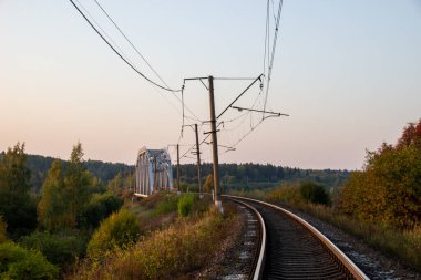 Fotoğraf: Akşamları tren yolu. Rusya 'nın manzarası