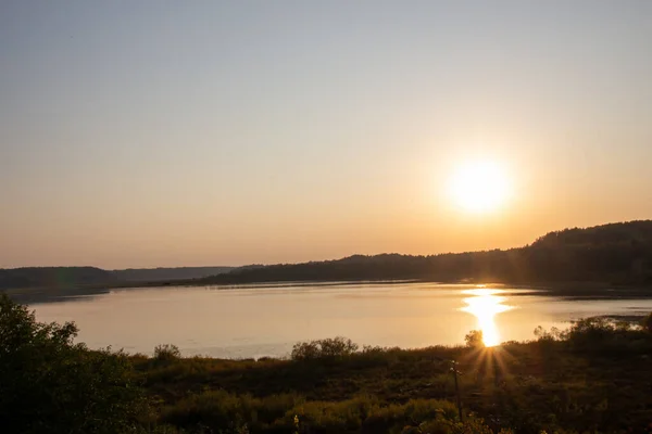 Egy Gyönyörű Kép Folyóról Őszi Estén Naplemente Tájkép Oroszország — Stock Fotó