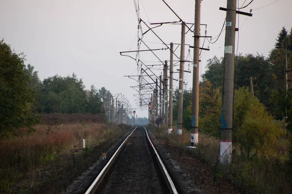 照片中的铁路在晚上 俄罗斯的风景 — 图库照片