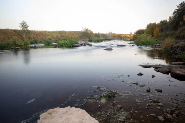 Ett Foto Liten Flod Ryssland Tagen Lång Exponering Vackert Landskap — Stockfoto