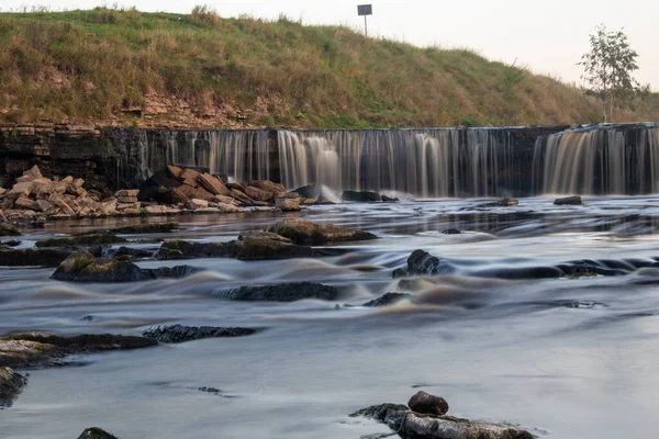 Tosna Falls Ryssland Ett Litet Vattenfall Vid Lång Exponering Vackert — Stockfoto