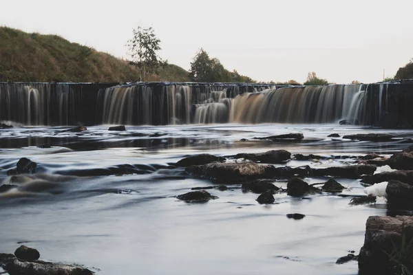 Tosna Falls Ryssland Ett Litet Vattenfall Vid Lång Exponering Vackert — Stockfoto