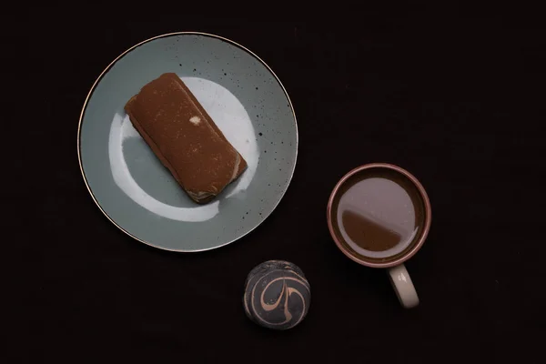 Morgens Frühstück Mit Kaffee Und Süßen Marshmallows Und Tiramisu Auf — Stockfoto