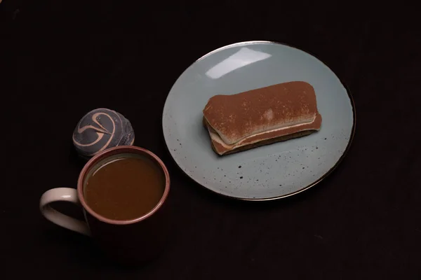 Morgon Frukost Med Kaffe Och Söta Marshmallows Och Tiramisu Mörk — Stockfoto