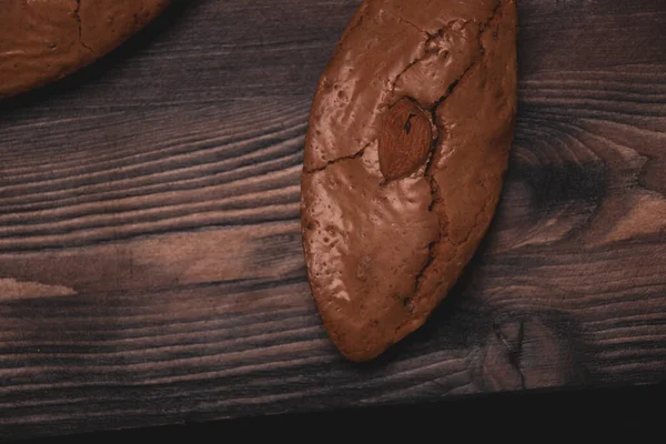 Köstliche Mandelplätzchen Auf Einem Hölzernen Hintergrund — Stockfoto