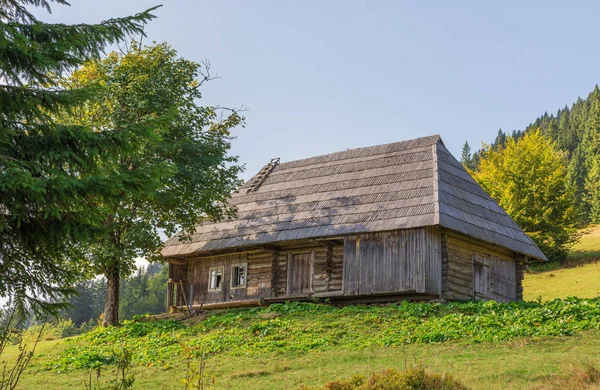 Magnifique Maison Solitaire Dans Les Belles Montagnes Des Carpates — Photo
