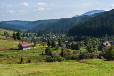 İlkbaharda Dağlar'a ev sahipliği yapmaktadır. Karpat Dağları